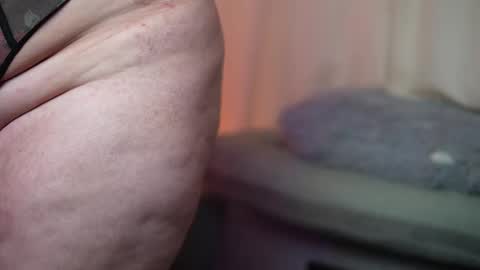 Snapshot of kendaldubai chatting on November 2025 09:13:02 PM Kendal online show from November 2025 09:13:02 PM