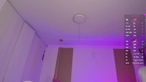 Kendall  online show from November 2025 08:31:01 PM