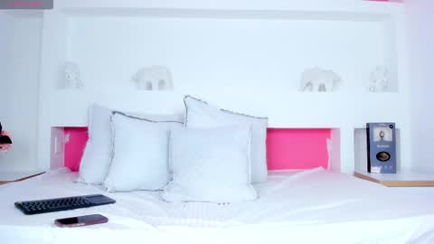 Kendal online show from October 2025 02:50:02 PM