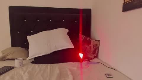 kenia davis online show from November 2025 05:51:02 AM