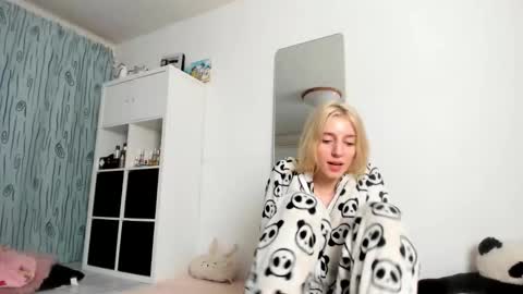 Kenzie online show from October 2025 06:11:02 AM