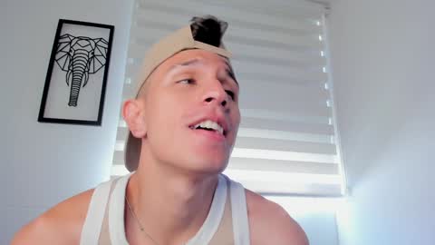 Snapshot of kevin_ahs1 chatting on December 2024 03:58:01 PM Kevin Ahs online show from December 2024 03:58:01 PM