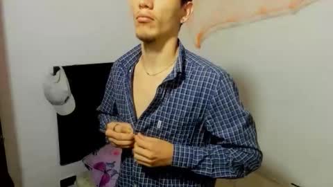 Snapshot of kevinkewma chatting on October 2025 12:05:02 PM kevinkewma online show from October 2025 12:05:02 PM