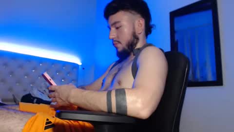kevinsantiag0 online show from December 2025 01:54:02 AM