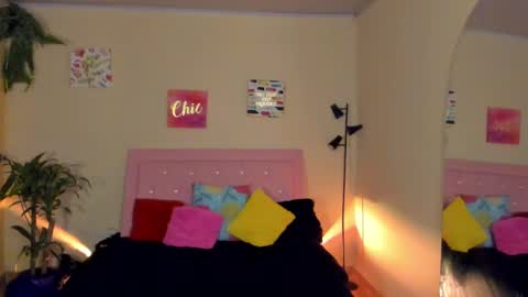 Snapshot of keyla_roberts_ chatting on January 2025 08:22:01 AM Adhara. Help me reach 100 likes online show from January 2025 08:22:01 AM