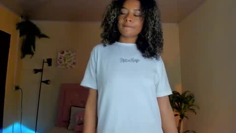 Snapshot of keyla_roberts_ chatting on January 2025 01:58:02 AM Adhara. Help me reach 100 likes online show from January 2025 01:58:02 AM