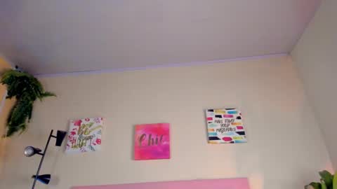 Snapshot of keyla_roberts_ chatting on January 2025 08:18:02 AM Adhara. Help me reach 100 likes online show from January 2025 08:18:02 AM