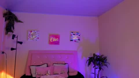 Snapshot of keyla_roberts_ chatting on January 2025 07:07:01 AM Adhara. Help me reach 100 likes online show from January 2025 07:07:01 AM