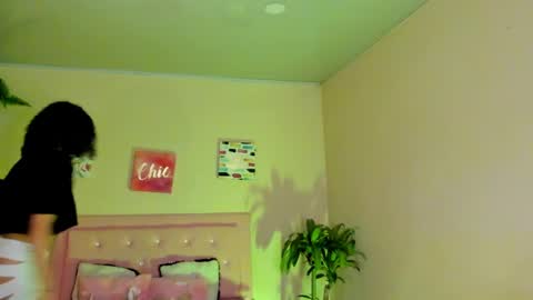 Snapshot of keyla_roberts_ chatting on February 2025 07:07:02 AM Adhara. Help me reach 100 likes online show from February 2025 07:07:02 AM