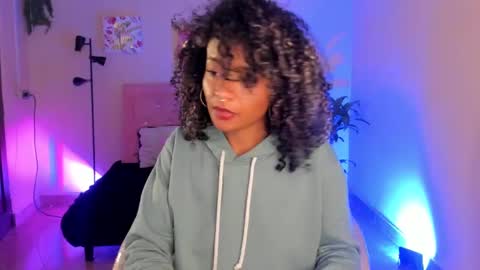 Snapshot of keyla_roberts_ chatting on February 2025 10:19:01 AM Adhara. Help me reach 100 likes online show from February 2025 10:19:01 AM