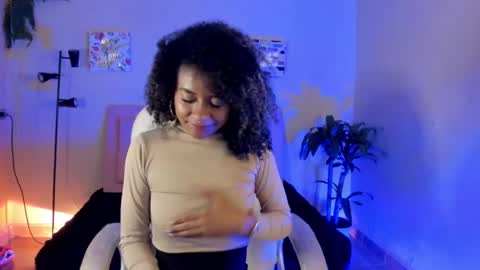 Snapshot of keyla_roberts_ chatting on February 2025 09:37:01 AM Adhara. Help me reach 100 likes online show from February 2025 09:37:01 AM