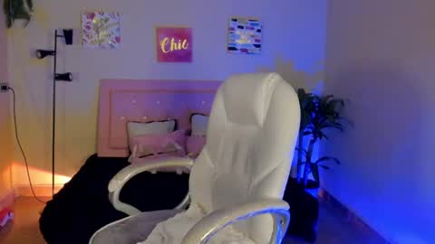 Snapshot of keyla_roberts_ chatting on February 2025 12:41:02 PM Adhara. Help me reach 100 likes online show from February 2025 12:41:02 PM