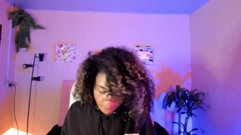 Snapshot of keyla_roberts_ chatting on February 2025 10:14:01 AM Adhara. Help me reach 100 likes online show from February 2025 10:14:01 AM