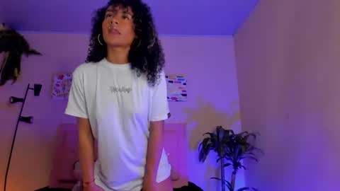 Snapshot of keyla_roberts_ chatting on February 2025 05:05:01 AM Adhara. Help me reach 100 likes online show from February 2025 05:05:01 AM