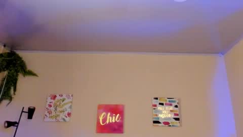 Snapshot of keyla_roberts_ chatting on February 2025 05:05:02 AM Adhara. Help me reach 100 likes online show from February 2025 05:05:02 AM