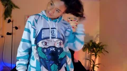 Snapshot of keyla_roberts_ chatting on February 2025 09:32:01 AM Adhara. Help me reach 100 likes online show from February 2025 09:32:01 AM