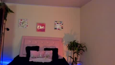 Snapshot of keyla_roberts_ chatting on February 2025 02:42:02 AM Adhara. Help me reach 100 likes online show from February 2025 02:42:02 AM