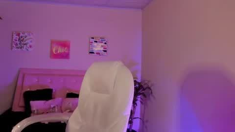 Snapshot of keyla_roberts_ chatting on February 2025 07:58:01 PM Adhara. Help me reach 100 likes online show from February 2025 07:58:01 PM