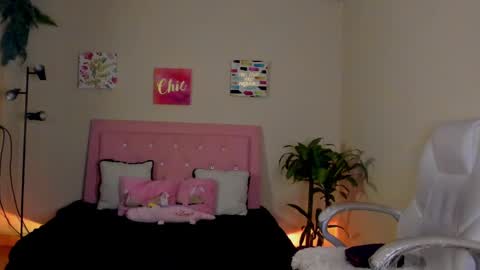 Snapshot of keyla_roberts_ chatting on March 2025 07:59:02 PM Adhara. Help me reach 100 likes online show from March 2025 07:59:02 PM