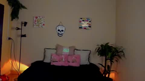 Snapshot of keyla_roberts_ chatting on March 2025 06:59:02 AM Adhara. Help me reach 100 likes online show from March 2025 06:59:02 AM