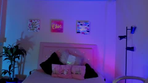 Snapshot of keyla_roberts_ chatting on March 2025 01:47:01 AM Adhara. Help me reach 100 likes online show from March 2025 01:47:01 AM