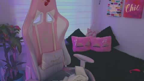 Snapshot of keyla_roberts_ chatting on September 2025 12:27:02 PM Adhara. Help me reach 100 likes online show from September 2025 12:27:02 PM