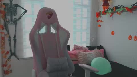 Snapshot of keyla_roberts_ chatting on October 2025 07:24:01 PM Adhara. Help me reach 100 likes online show from October 2025 07:24:01 PM