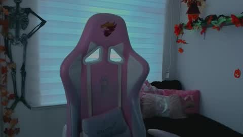 Snapshot of keyla_roberts_ chatting on October 2025 07:14:02 PM Adhara. Help me reach 100 likes online show from October 2025 07:14:02 PM