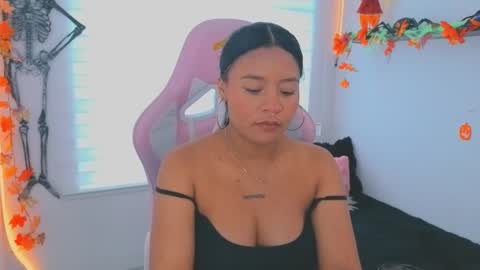 Snapshot of keyla_roberts_ chatting on October 2025 07:10:02 PM Adhara. Help me reach 100 likes online show from October 2025 07:10:02 PM