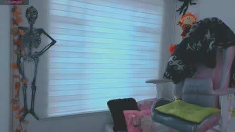 Snapshot of keyla_roberts_ chatting on October 2025 08:22:02 PM Adhara. Help me reach 100 likes online show from October 2025 08:22:02 PM