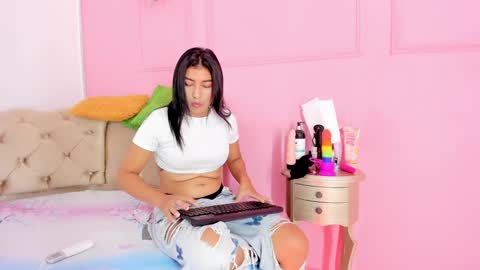 Khloe online show from December 2024 03:20:01 AM