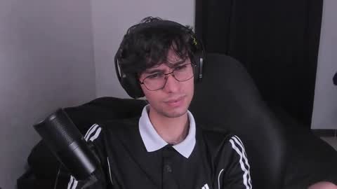 khozler_ online show from October 2025 10:40:02 PM