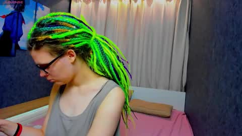 Snapshot of kiki_krash chatting on October 2025 10:01:02 AM Kiki online show from October 2025 10:01:02 AM