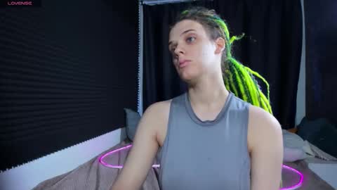 Snapshot of kiki_krash chatting on October 2025 10:27:01 AM Kiki online show from October 2025 10:27:01 AM