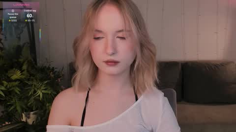Snapshot of kikishyness chatting on September 2025 10:22:02 PM Kiki online show from September 2025 10:22:02 PM