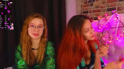 Snapshot of kim__dunn chatting on November 2025 08:19:02 PM CatherineBarkJamieWallace online show from November 2025 08:19:02 PM