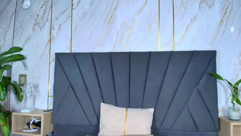 kim  online show from September 2025 08:03:01 PM