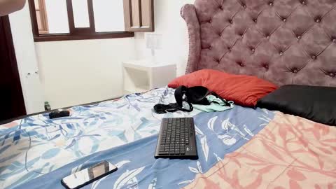 K I M online show from January 2025 01:53:02 PM
