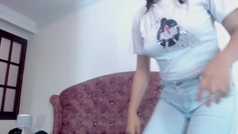 K I M online show from February 2025 11:53:01 AM