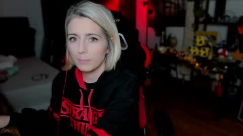 Wolfs Girl online show from September 2025 05:49:01 PM