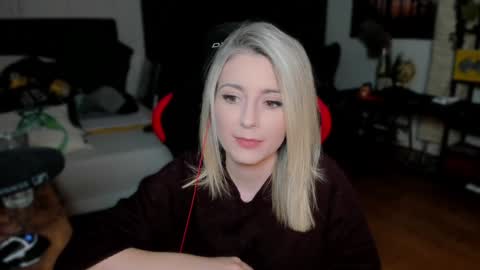 Wolfs Girl online show from October 2025 04:07:02 PM