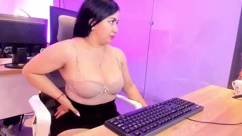 Snapshot of kimkalifa chatting on November 2025 01:13:02 PM Camila online show from November 2025 01:13:02 PM