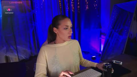 Kim online show from November 2025 11:43:02 AM