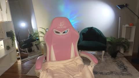 Kim online show from November 2025 12:27:02 PM