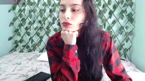 Snapshot of kimzu2830 chatting on March 2025 12:01:02 PM Kim and Zuka online show from March 2025 12:01:02 PM