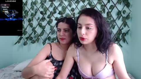 Snapshot of kimzu2830 chatting on March 2025 03:13:02 PM Kim and Zuka online show from March 2025 03:13:02 PM