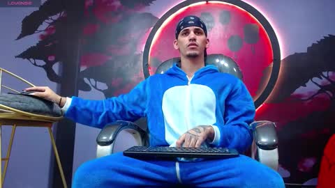 Snapshot of king_voy chatting on November 2025 08:11:02 PM king voy online show from November 2025 08:11:02 PM