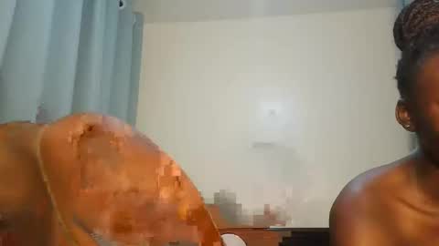 Lola online show from October 2025 06:58:01 PM