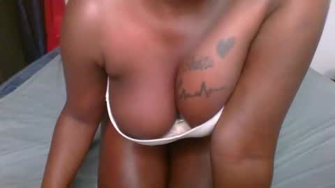 Snapshot of kinky_roey chatting on December 2025 10:03:01 PM kinky_roey online show from December 2025 10:03:01 PM