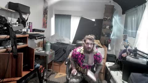 Snapshot of kinkybiguy14 chatting on October 2025 09:35:02 PM Kinky Cassie online show from October 2025 09:35:02 PM